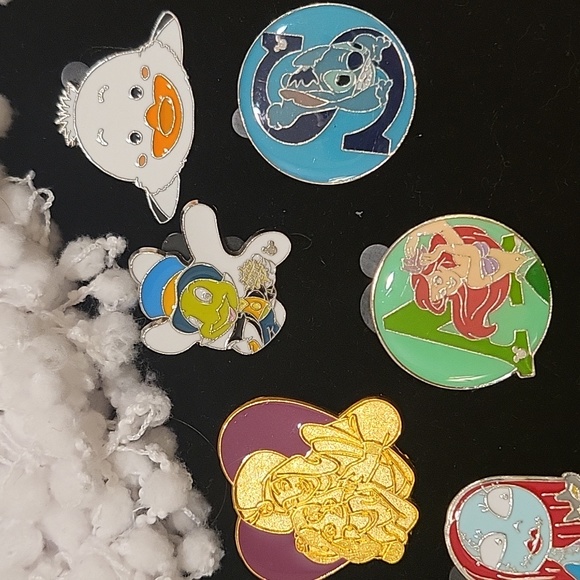 Disney Trading Pins Collection - Picture 7 of 14